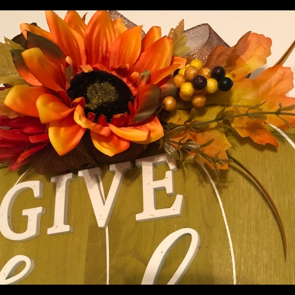 Give Thanks Flowers Fall Thanksgiving Sign Decor - Picture 3 of 9